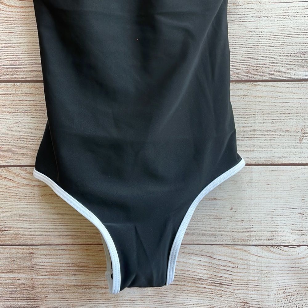NEW WITHOUT TAGS NINO BALCUTTI ONE PIECE SWIMSUIT WITH MATCHING SARONG - Picture 4 of 9